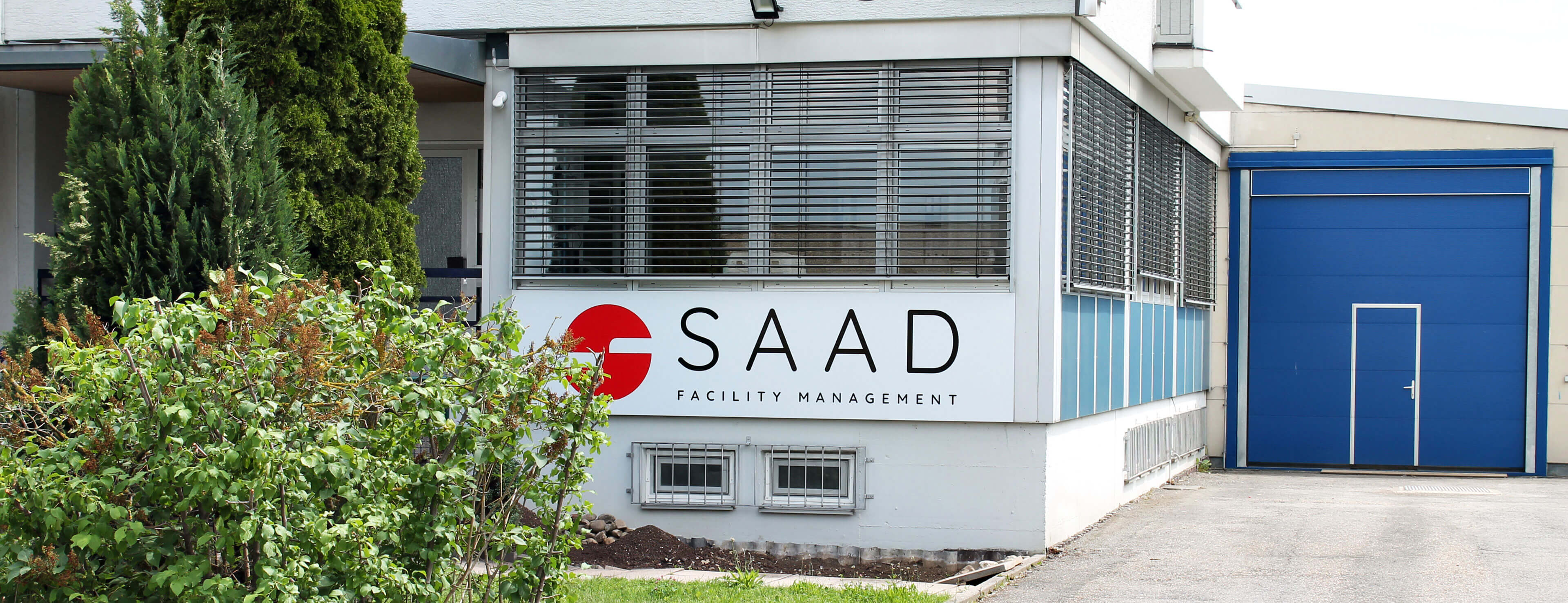 Ein Bild vom Eingangsbereich des Gebäudes der SAAD Facility Management GmbH.